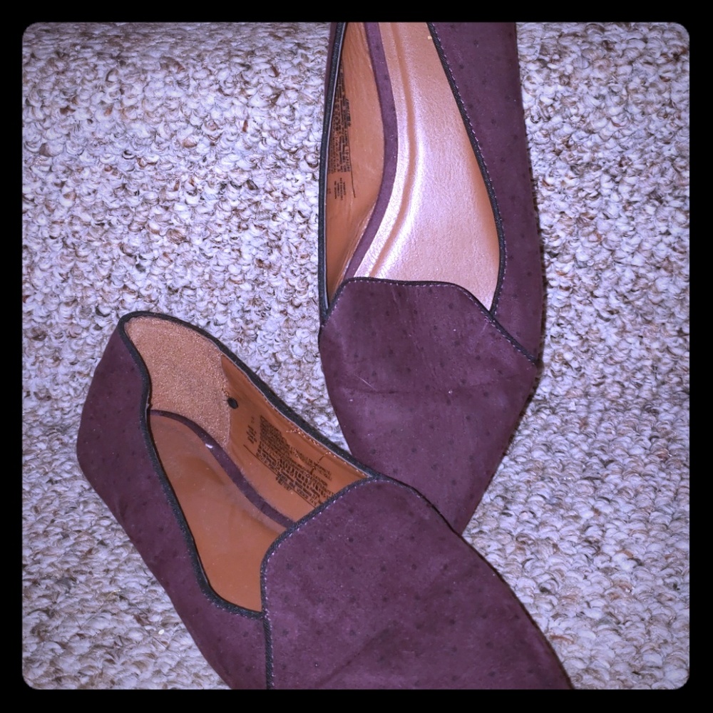 Burgundy dotted flats